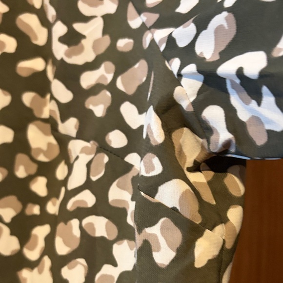 Animal Print Button-Up Shirt - Picture 7 of 11